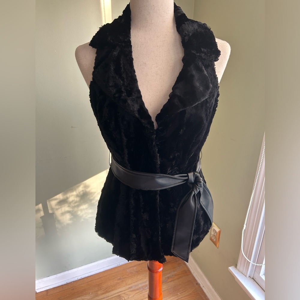INC International Concepts black fake fur vest w/leather look belt. Size S